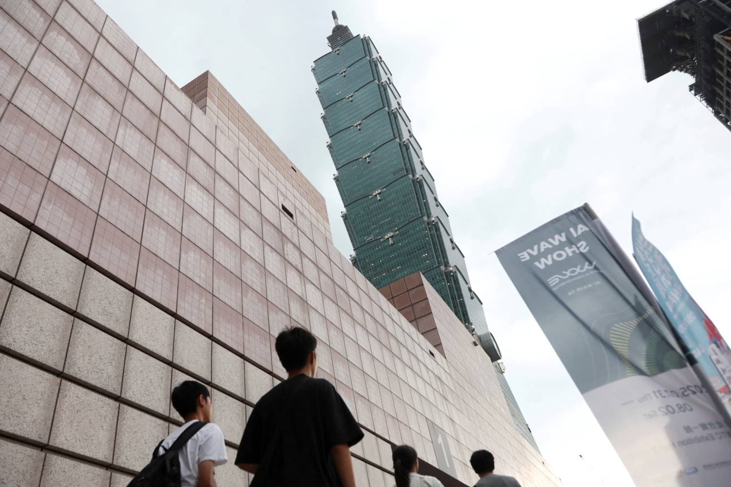Taiwan blows past forecasts with economic growth at 39-year high