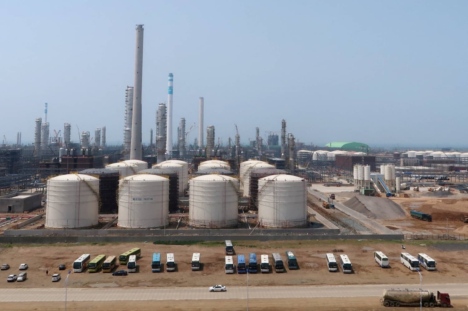Beijing tells China firms to ignore U.S. sanctions on refiners