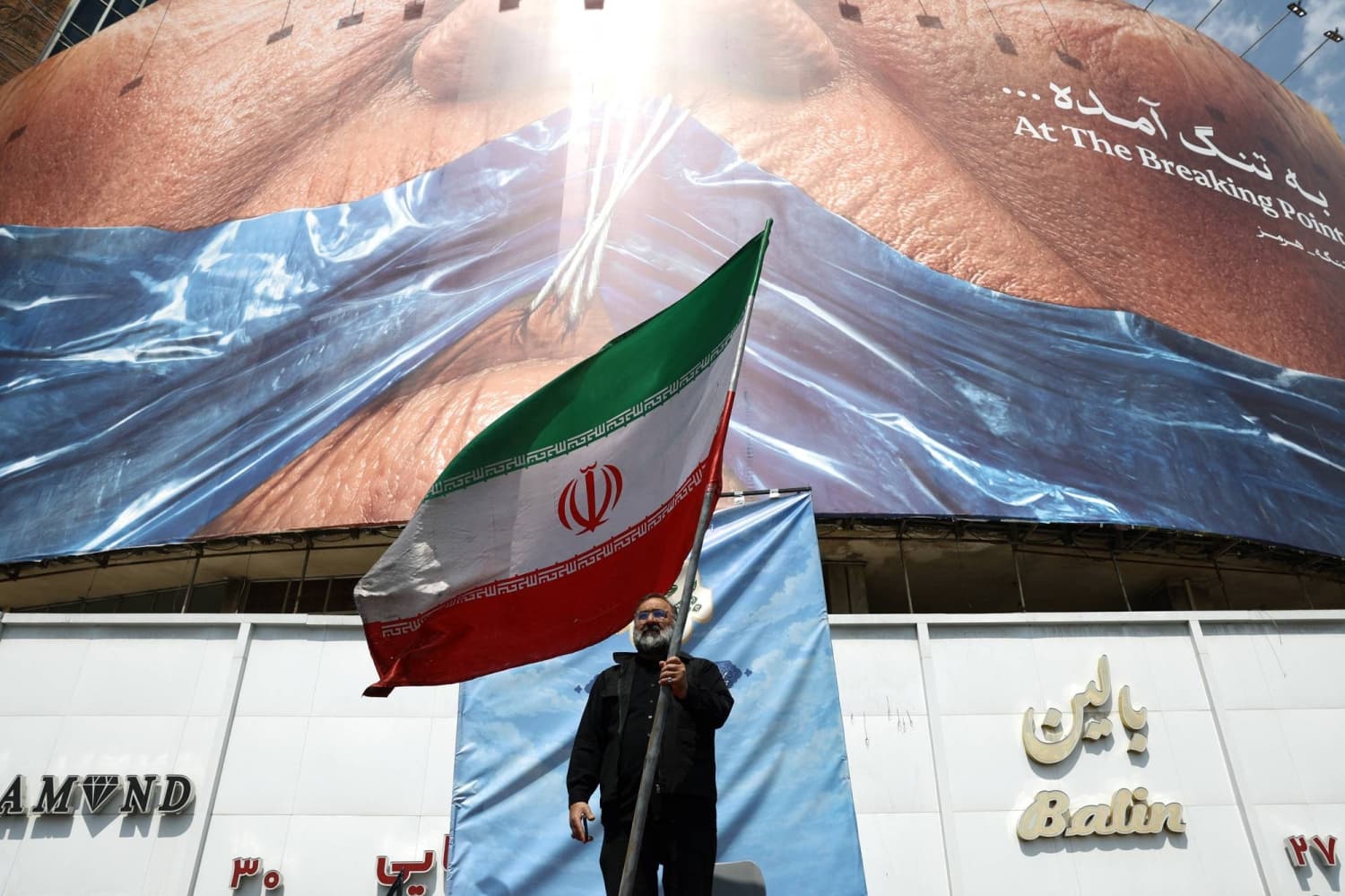 U.S. and Iran trade fire in Gulf, shaking four-week ceasefire