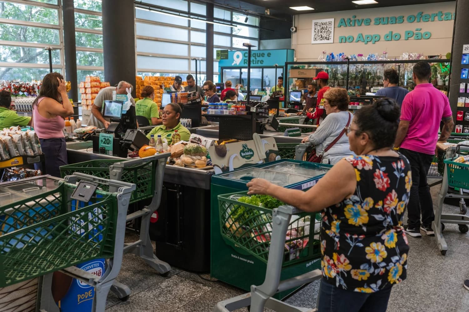 Drowning in debt, 8 million firms miss payments in Brazil