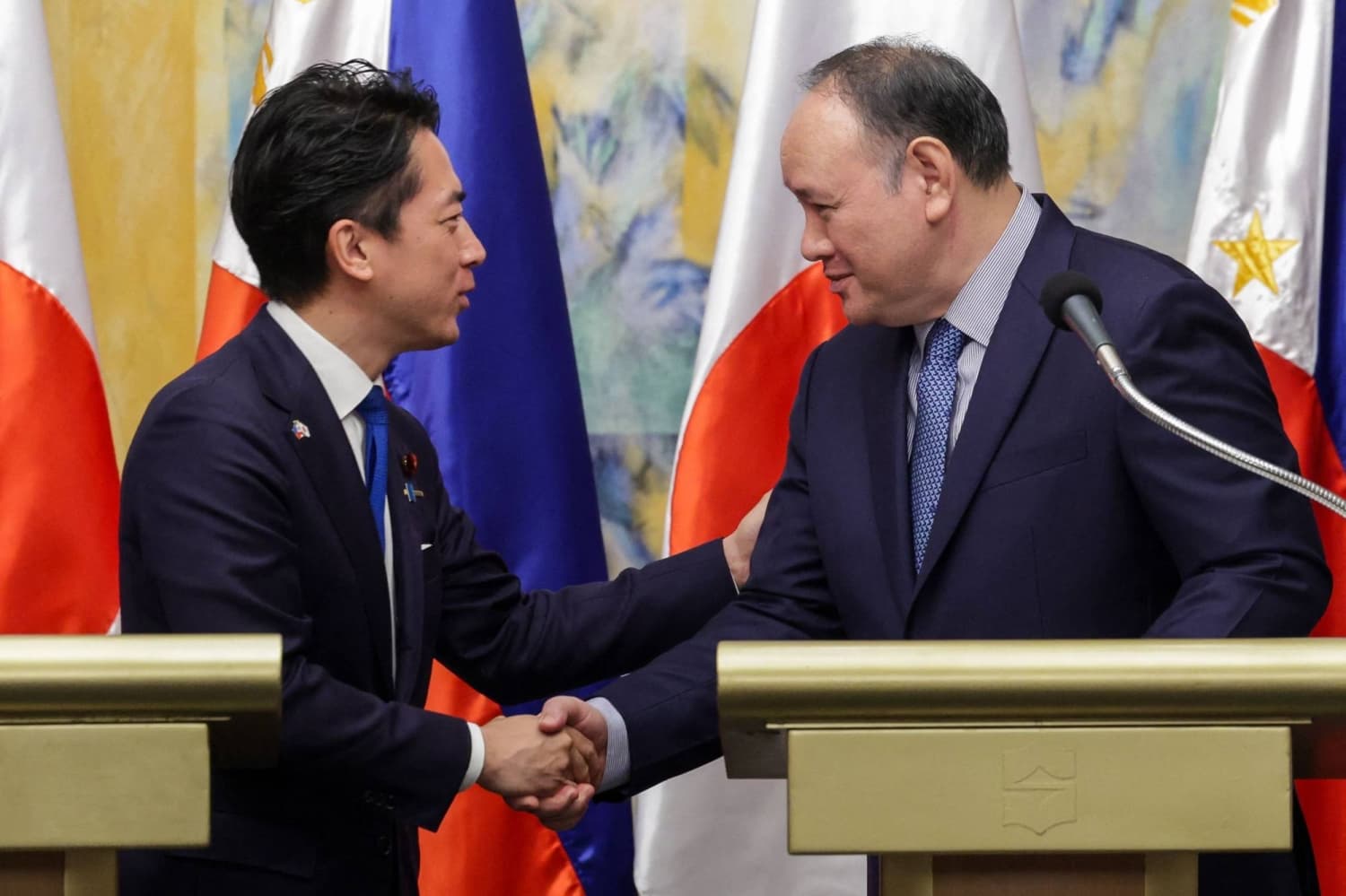 Japan eyes 'early' transfer of used warships and aircraft to Philippines