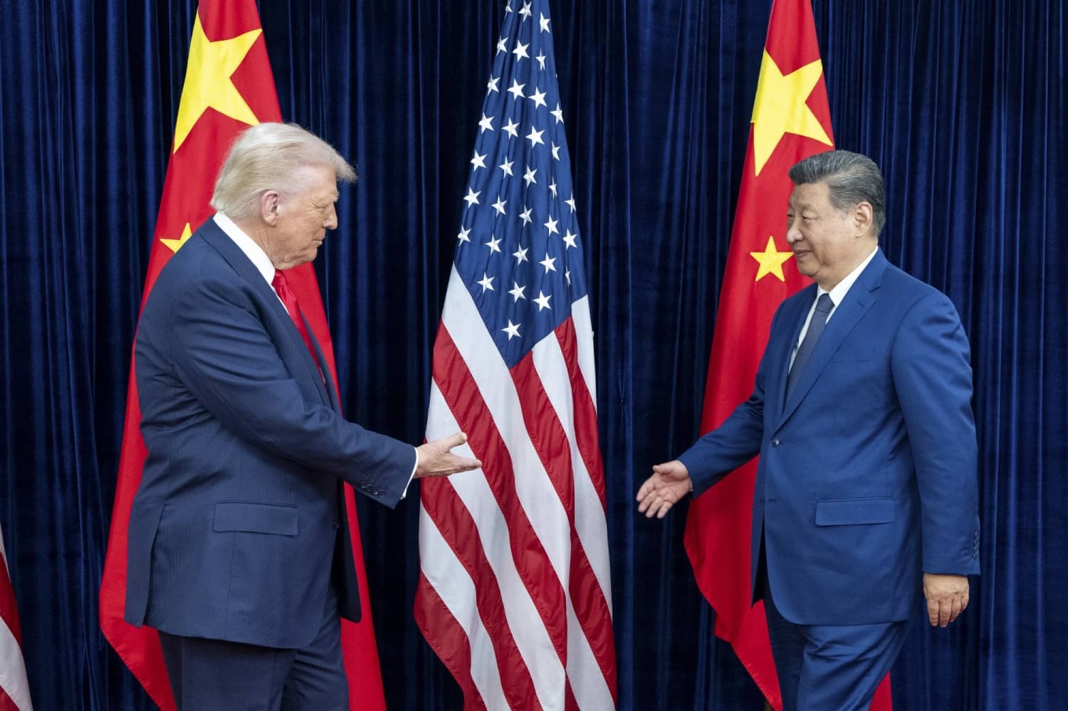 Investors urge Trump and Xi to avoid interference in AI development