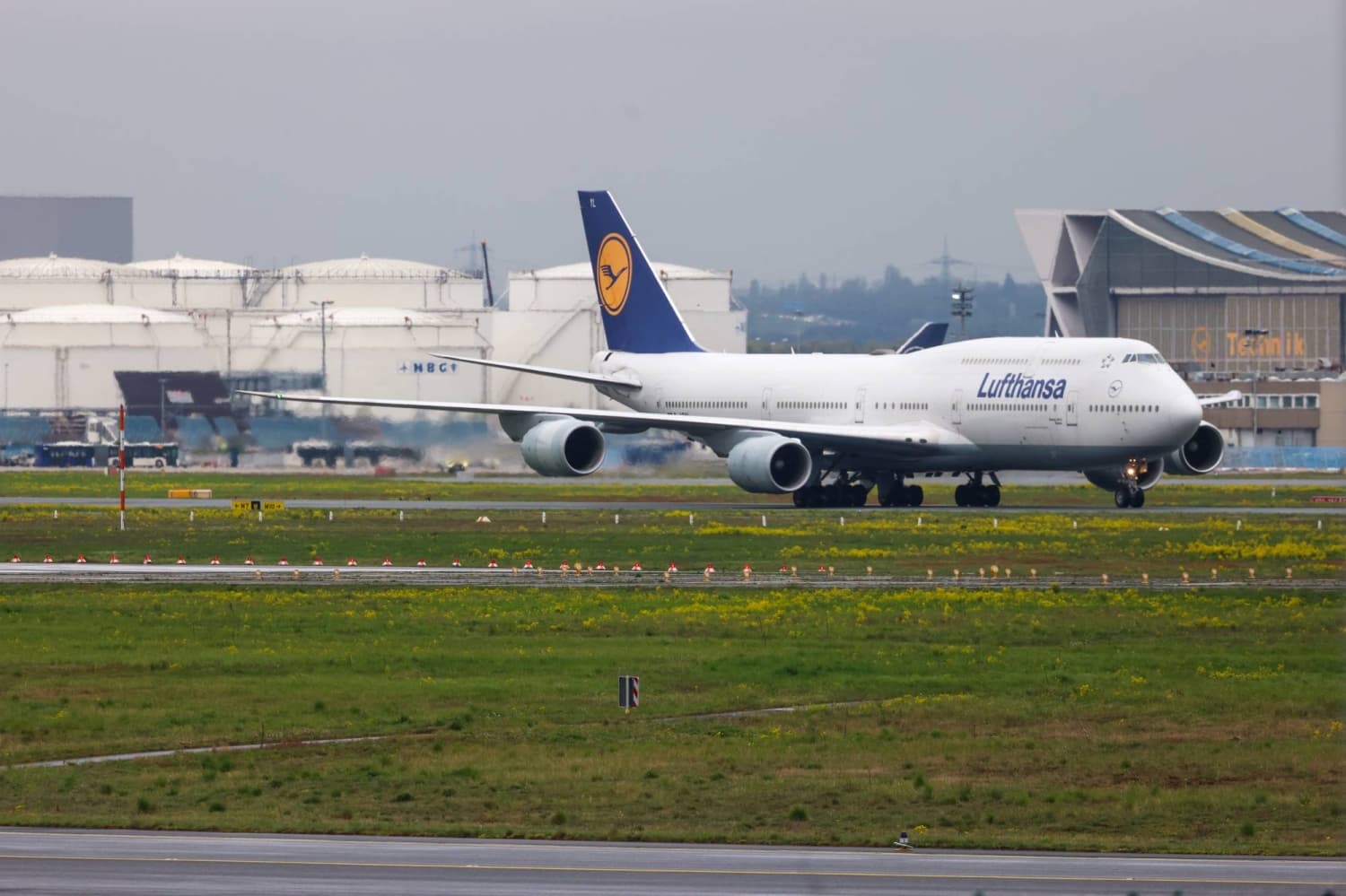 Jet Fuel Supply Shortage Impacts Summer Flight Schedules