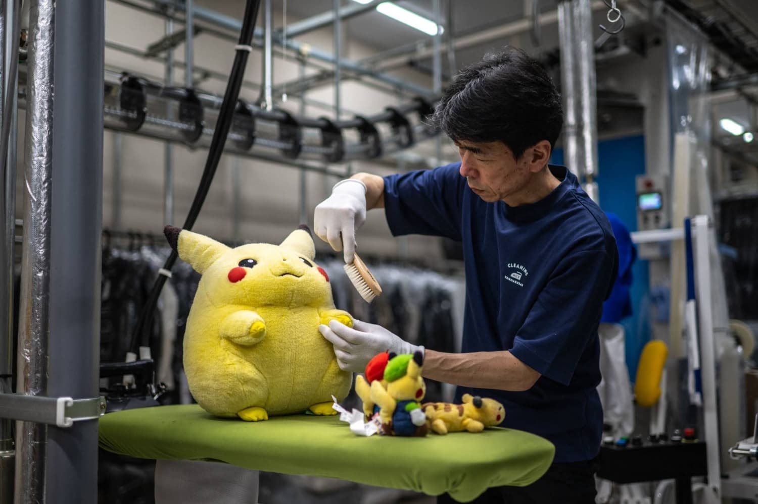 Japanese Cleaner Gains Popularity for Spa-Like Plush Toy Services