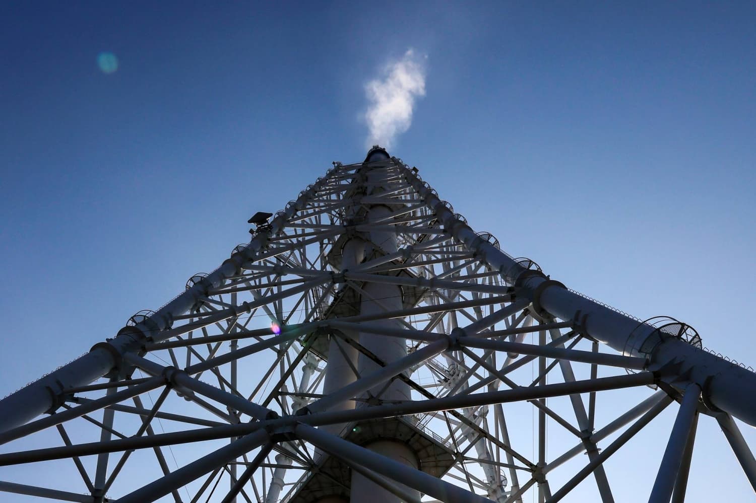 Japan's Coal Power Generation Increases Amid Rising LNG Costs Due to War