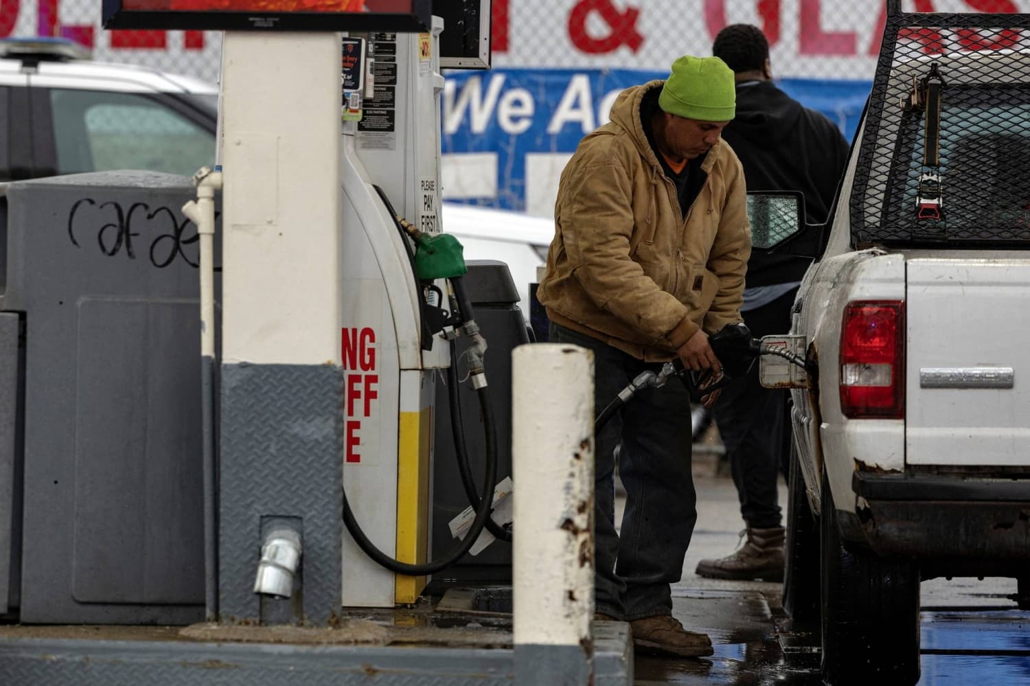 White House seeks solutions for rising gas prices amid ongoing Iran conflict