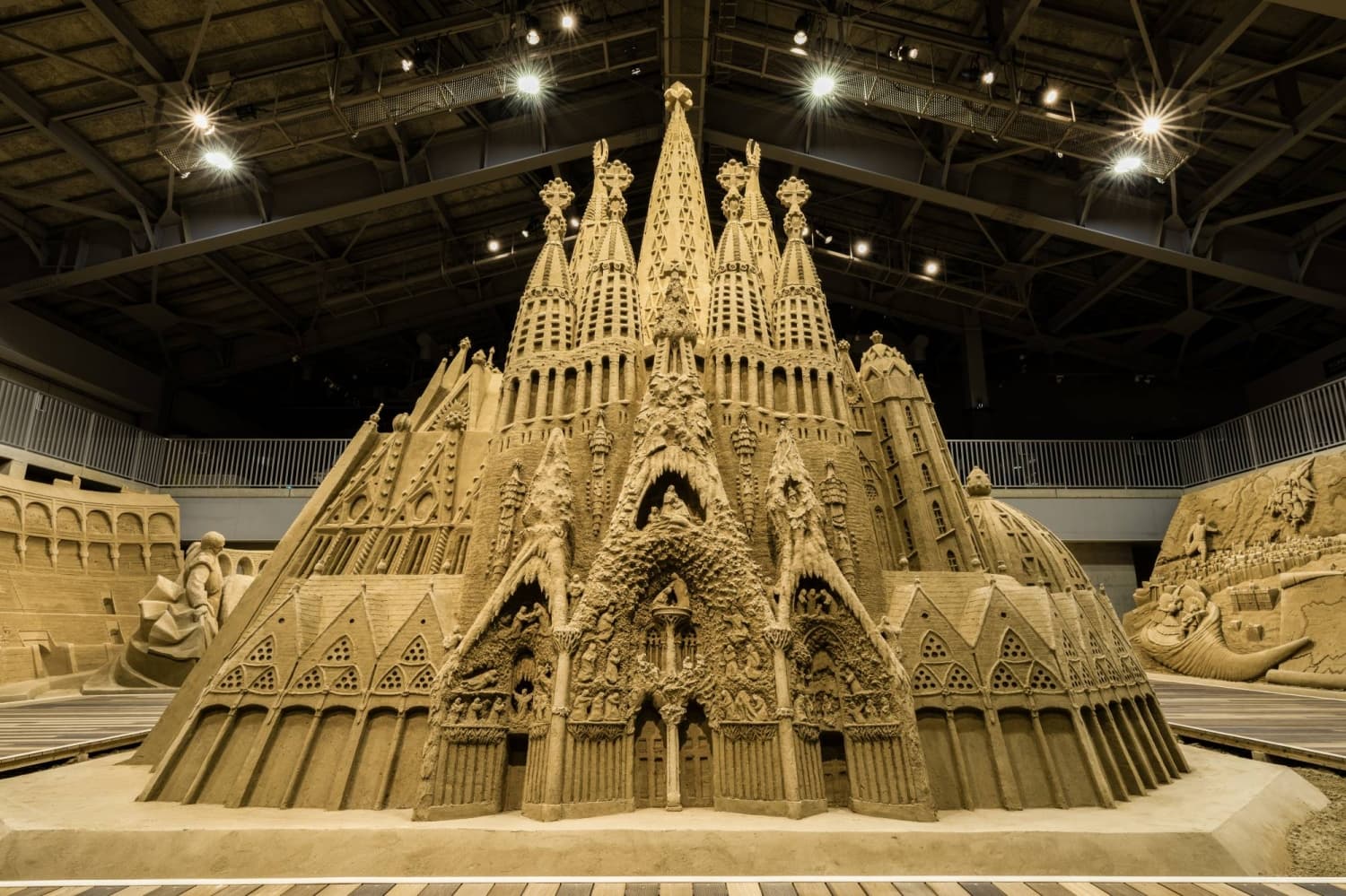 Tottori Sand Museum Celebrates 20th Exhibition with Sand Sculptures Inspired by Spain