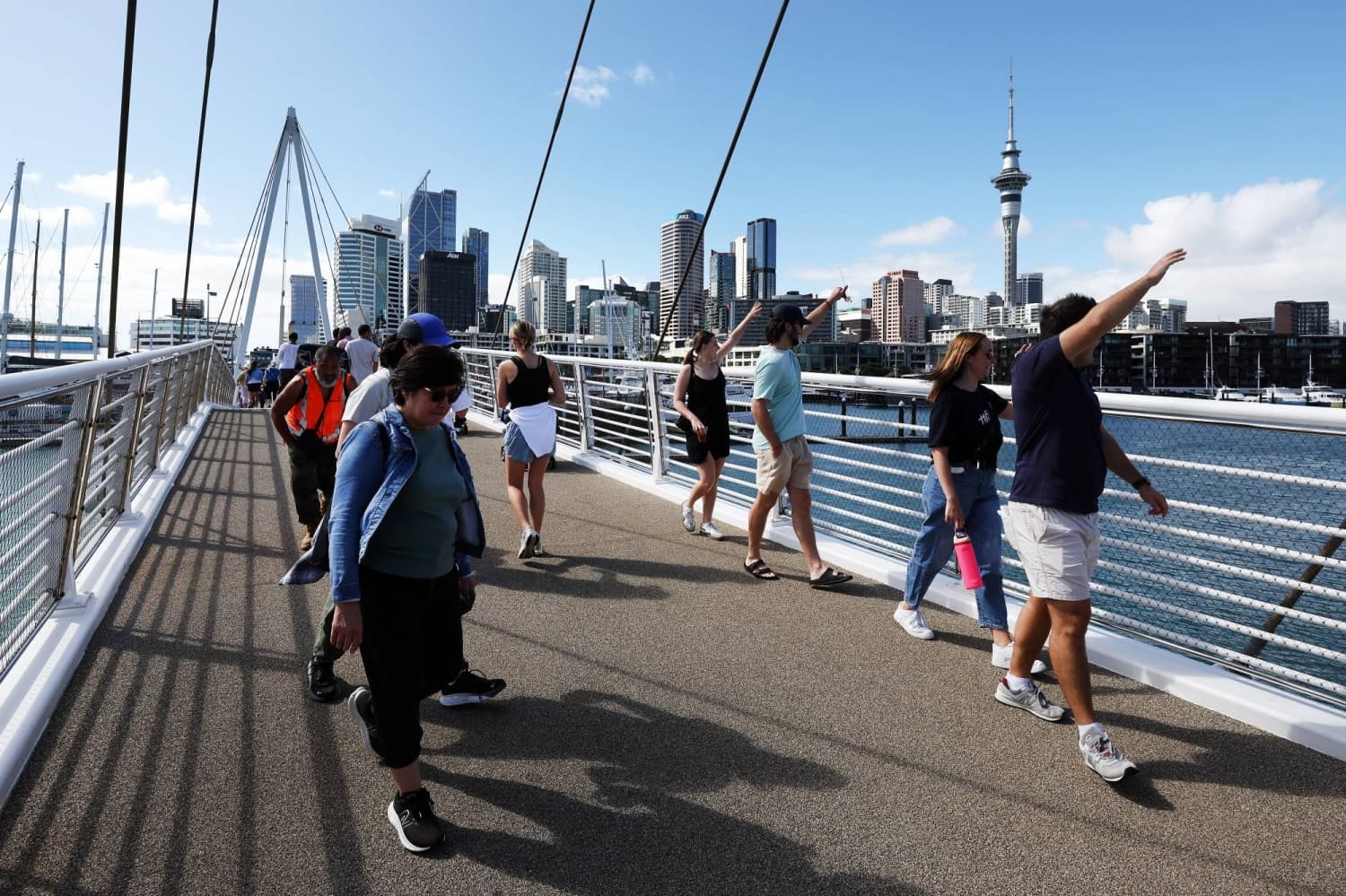 New Zealand's Population Grows by 0.8% as Emigration Rates Decline