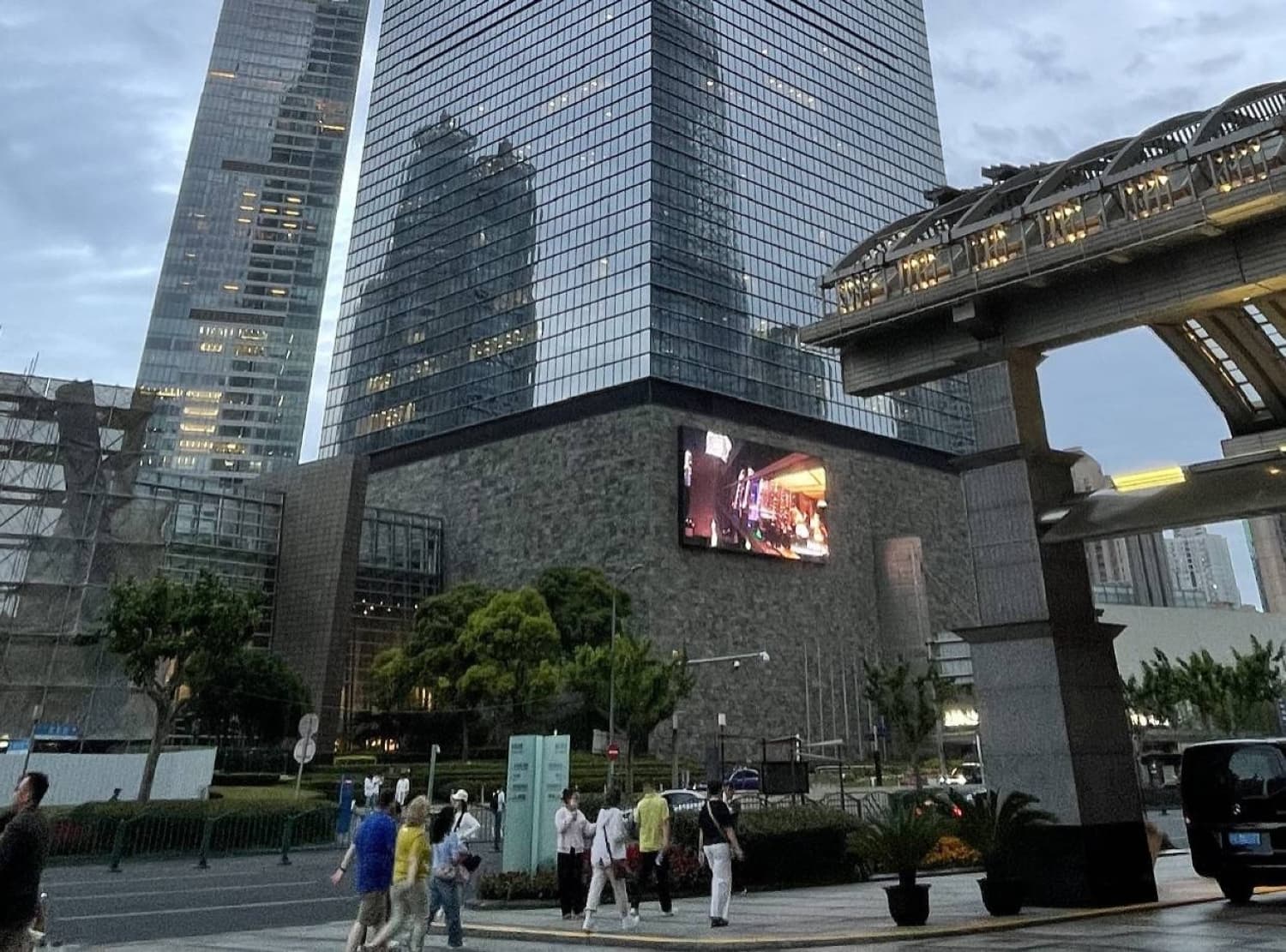 Mori Building Employees Injured in Attack at Shanghai Restaurant