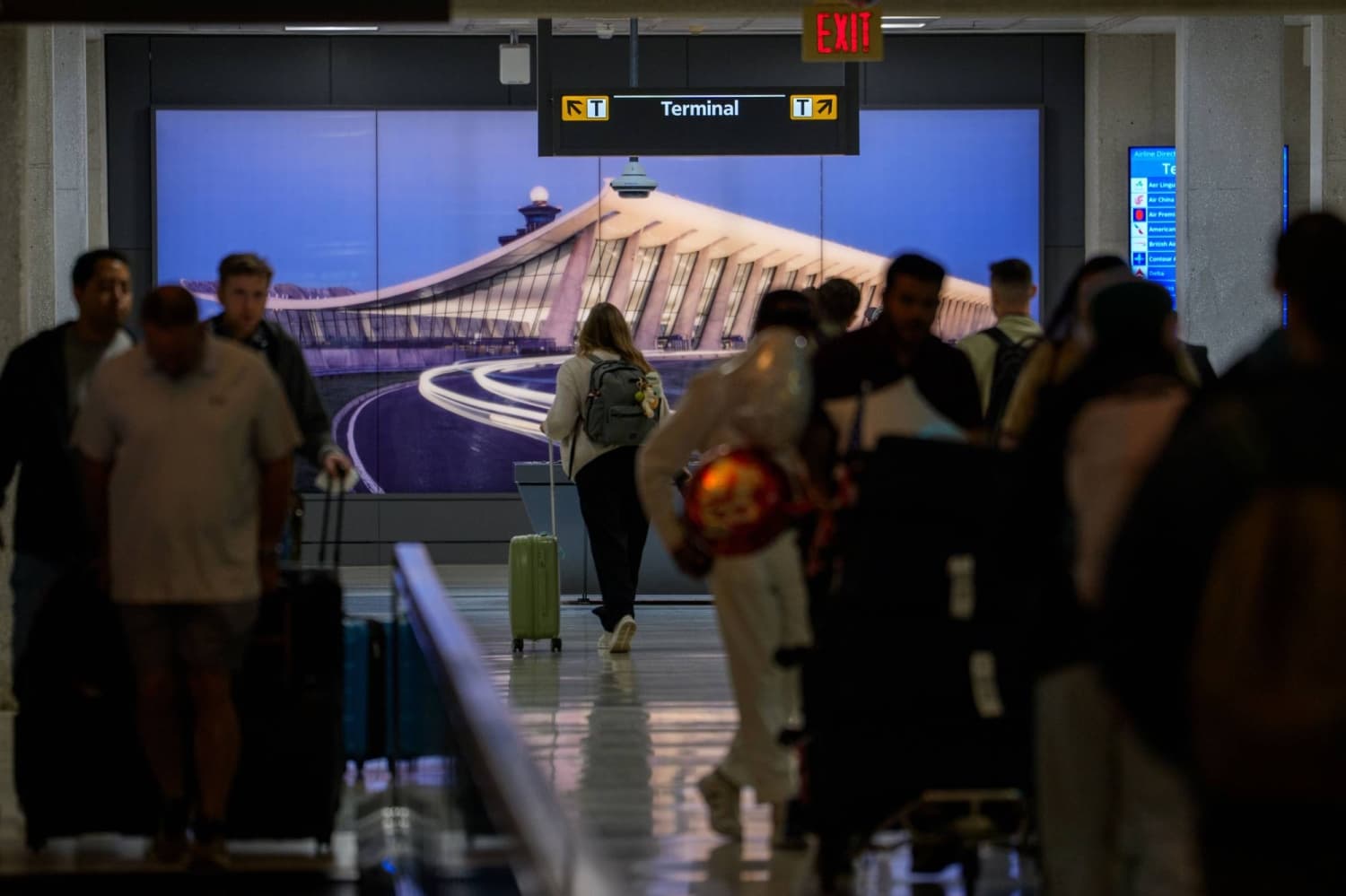CDC Seeks Volunteers for Ebola Screenings at Airports Amid Outbreak