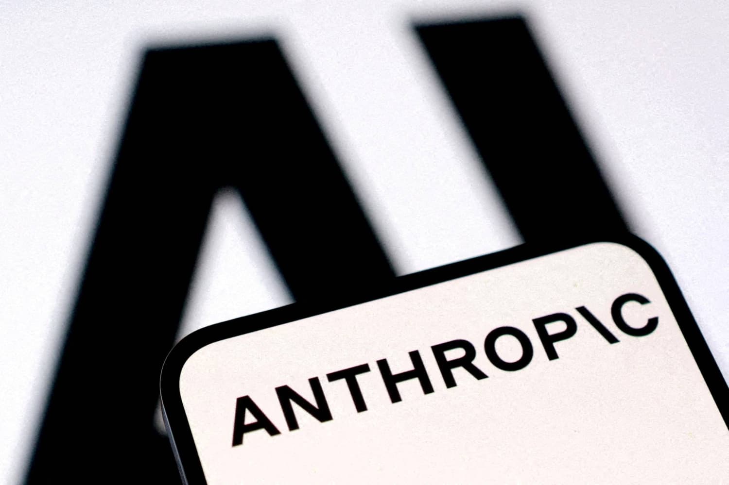 Anthropic Achieves Nearly Trillion-Dollar Valuation, Surpassing OpenAI