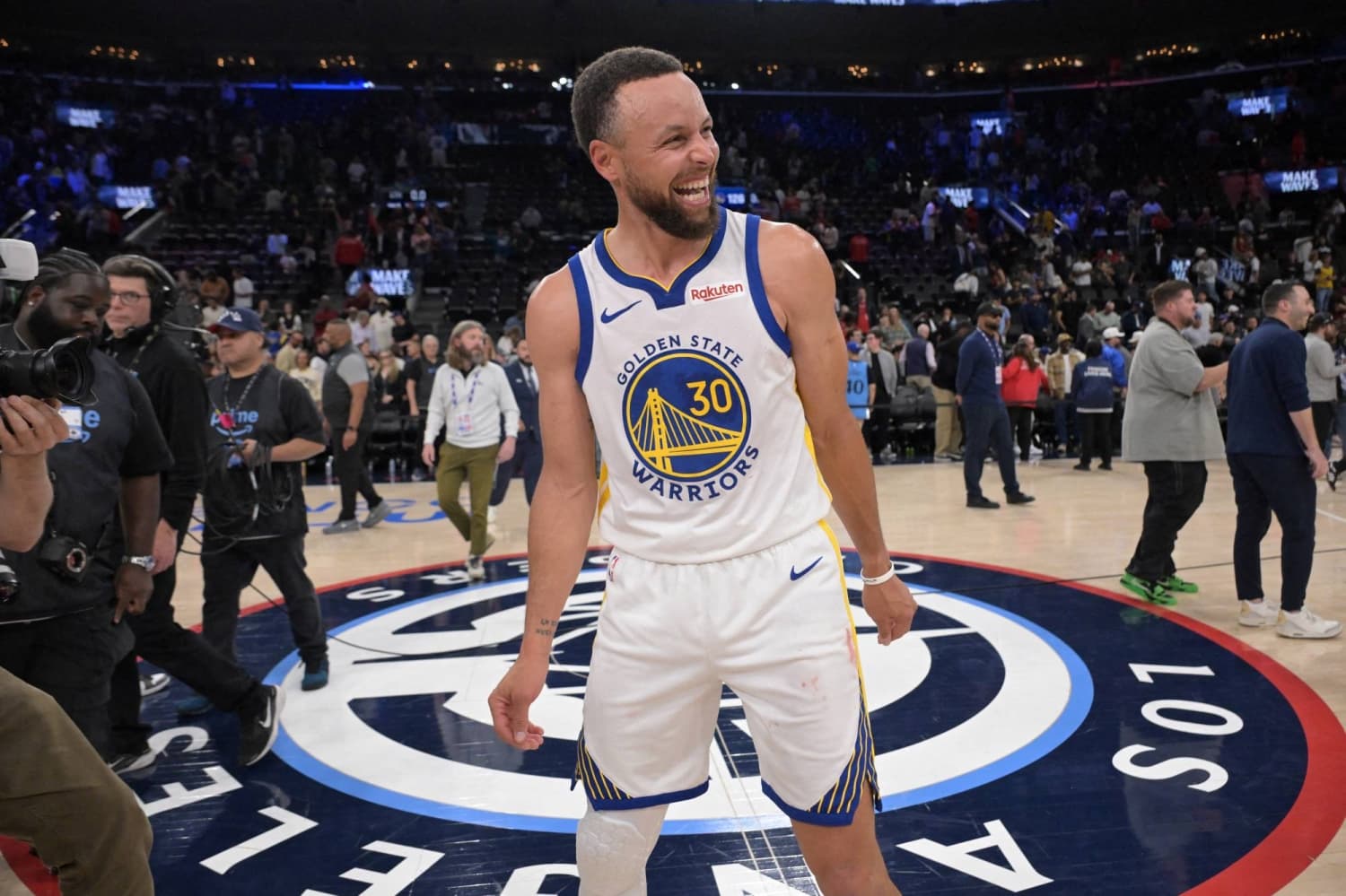 Stephen Curry Signs Long-Term Sneaker Deal with Li-Ning in China