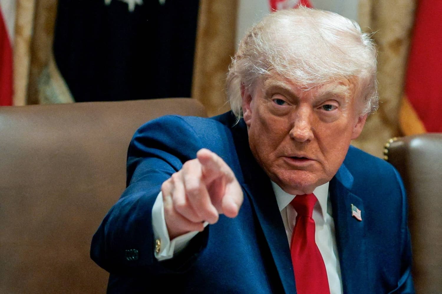 Trump suggests imposing new tariffs of at least 10% to strengthen trade barriers