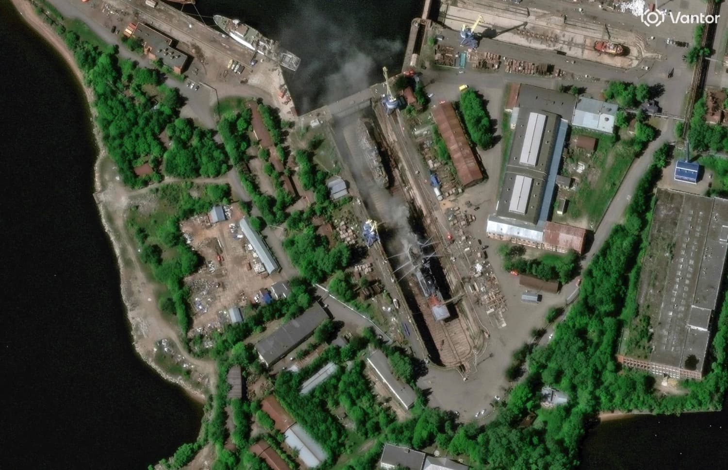 Ukrainian Drones Strike Saint Petersburg as Economic Forum Commences