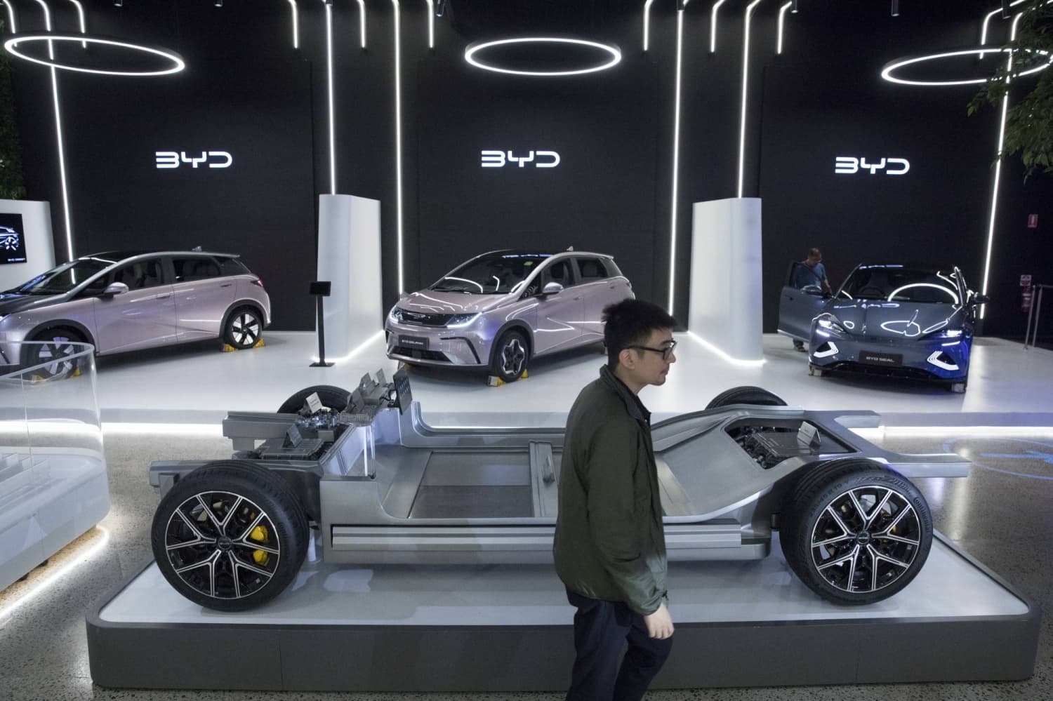 China Surpasses Japan in Car Exports to Australia Amid EV Surge
