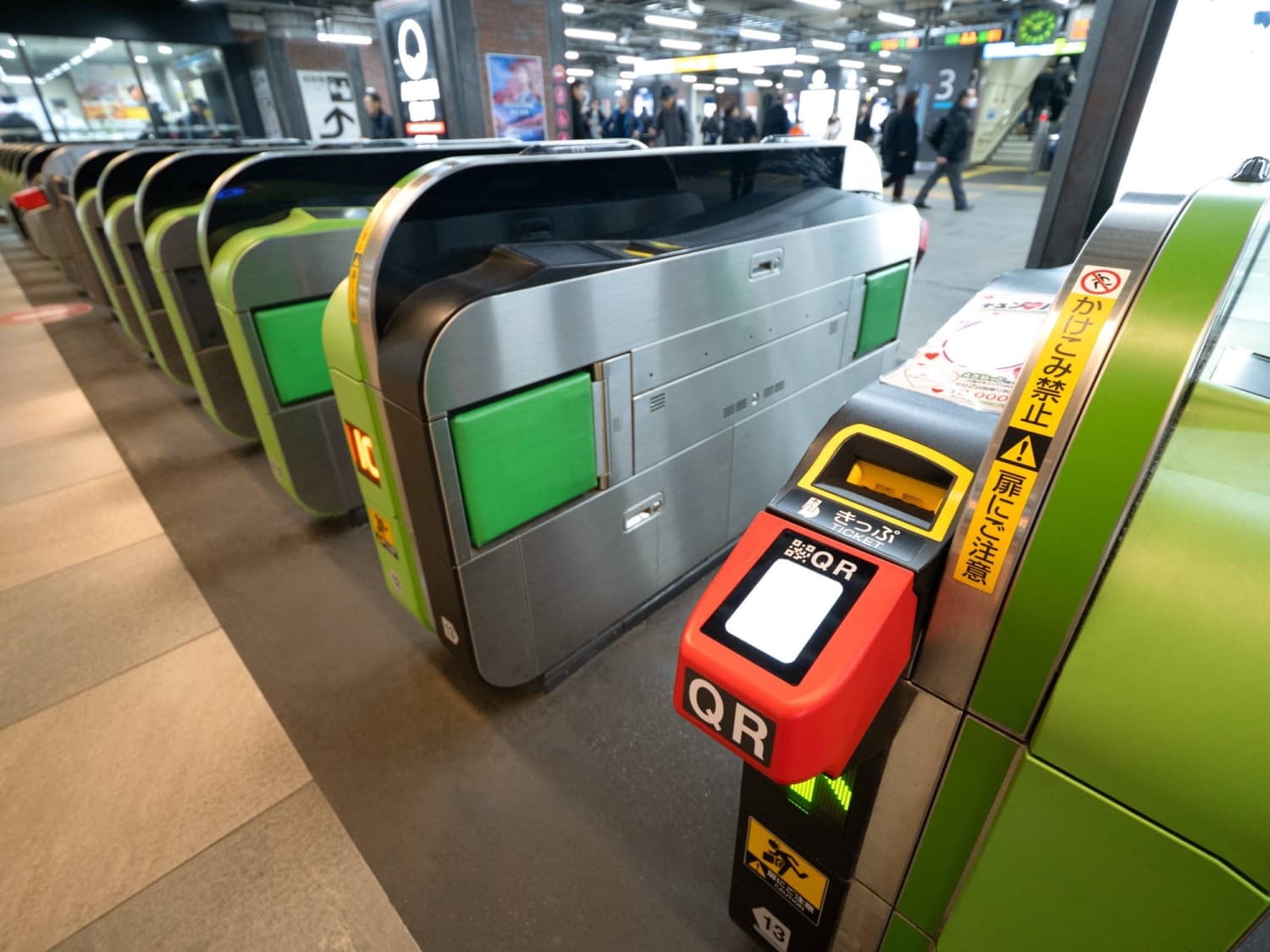 JR East to Transition from Magnetic to QR Code Tickets by 2027