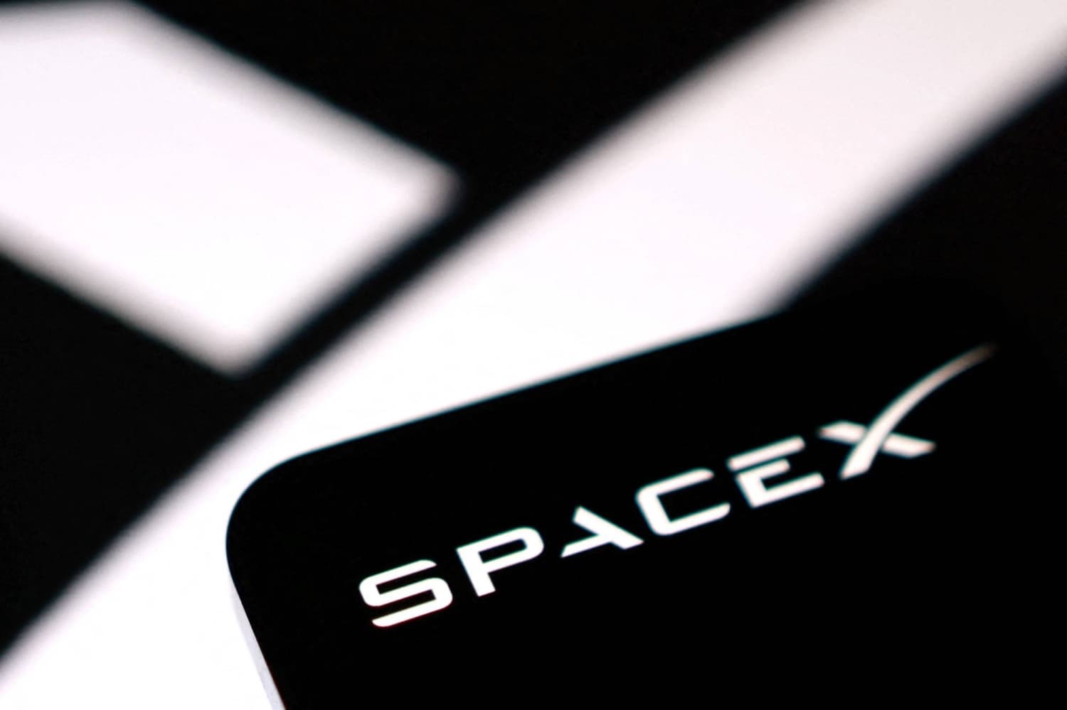 Asian Investors Seek Alternatives to Invest in SpaceX After IPO Lockout