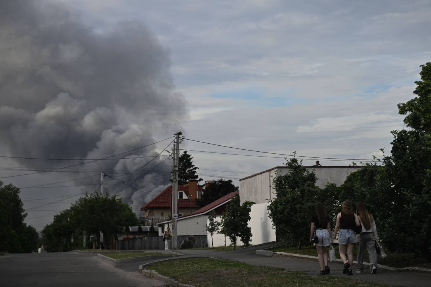 Analysts Report Slow Russian Advances Despite Ongoing Strikes on Ukraine