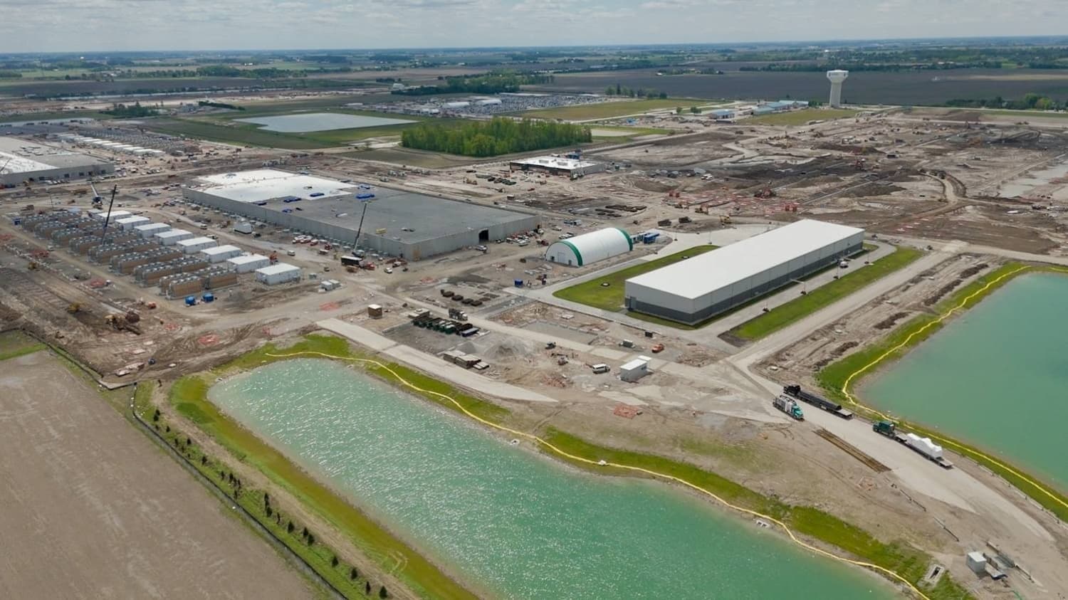 New Power Plants Accelerate AI Development Amid Limited Public Awareness