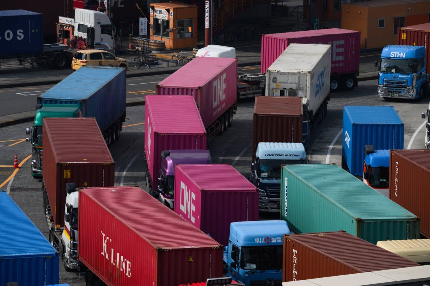 Japan's Trade Balance Falls into Deficit as Yen Drives Up Import Costs