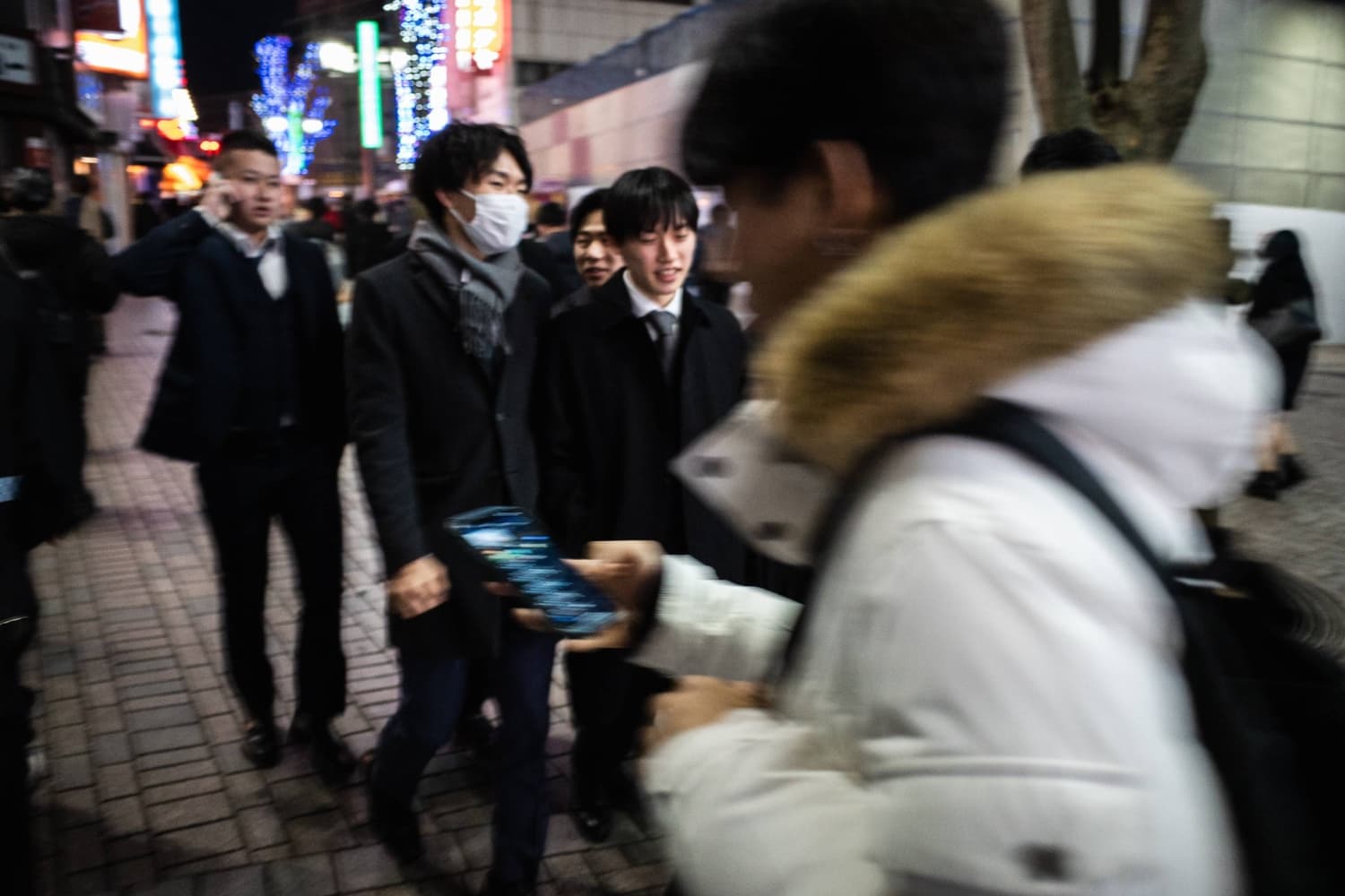 Smartphone Use While Walking Poses Safety Risks in Japan