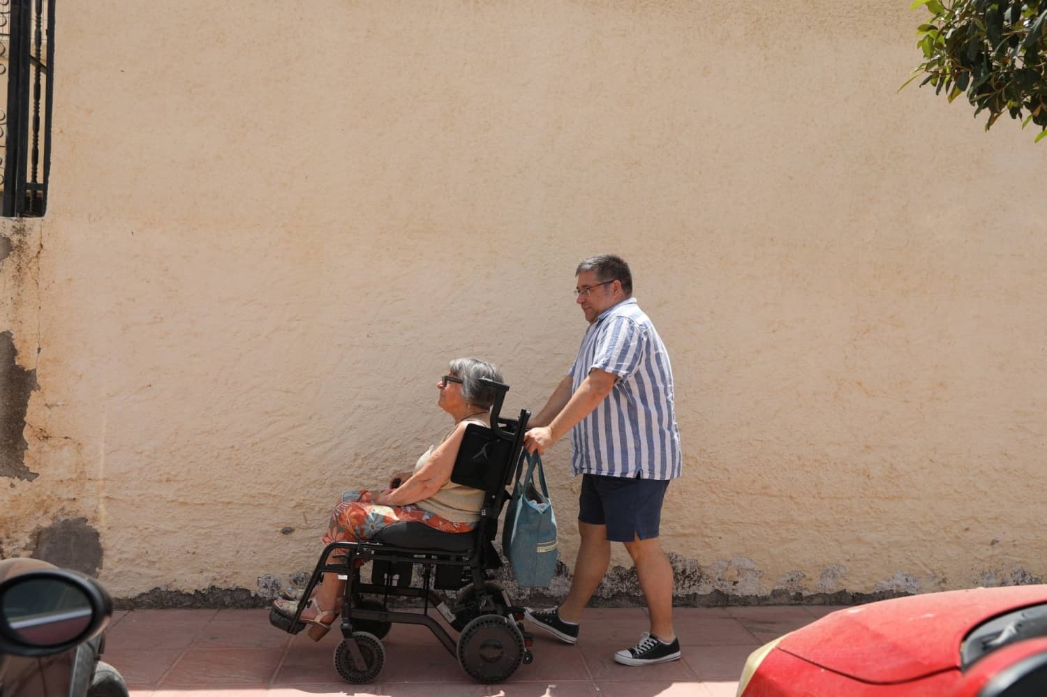 Elderly British expatriates in Spain face care challenges after Brexit