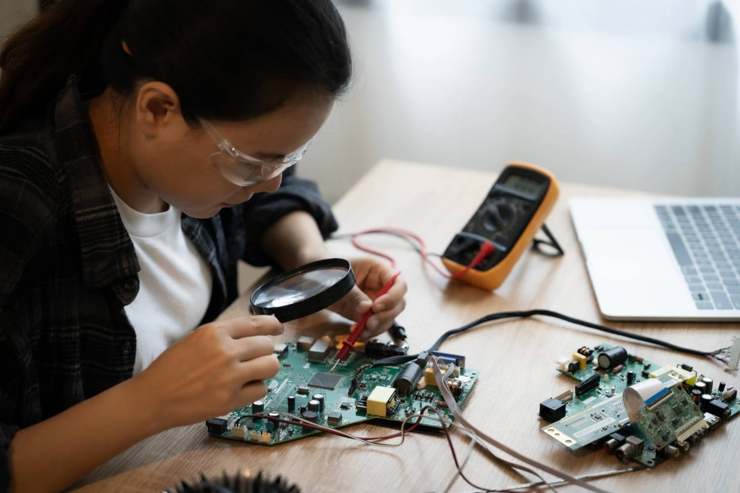 Japan Sets Goal to Increase Female Engineering Students to 36% by 2040