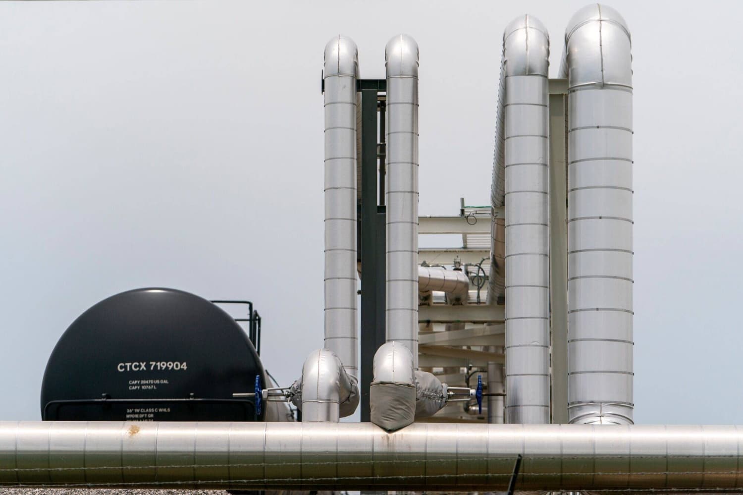 Brent Oil Prices Drop Below Pre-War Levels as Hormuz Reopening Increases Supply