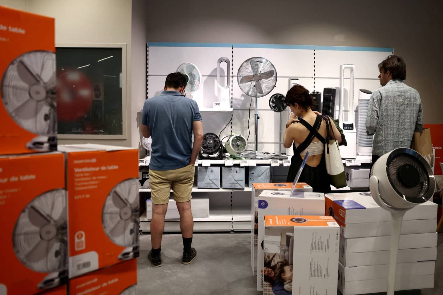 Europe Faces Severe Heat Wave as Asian Air Conditioning Sales Surge