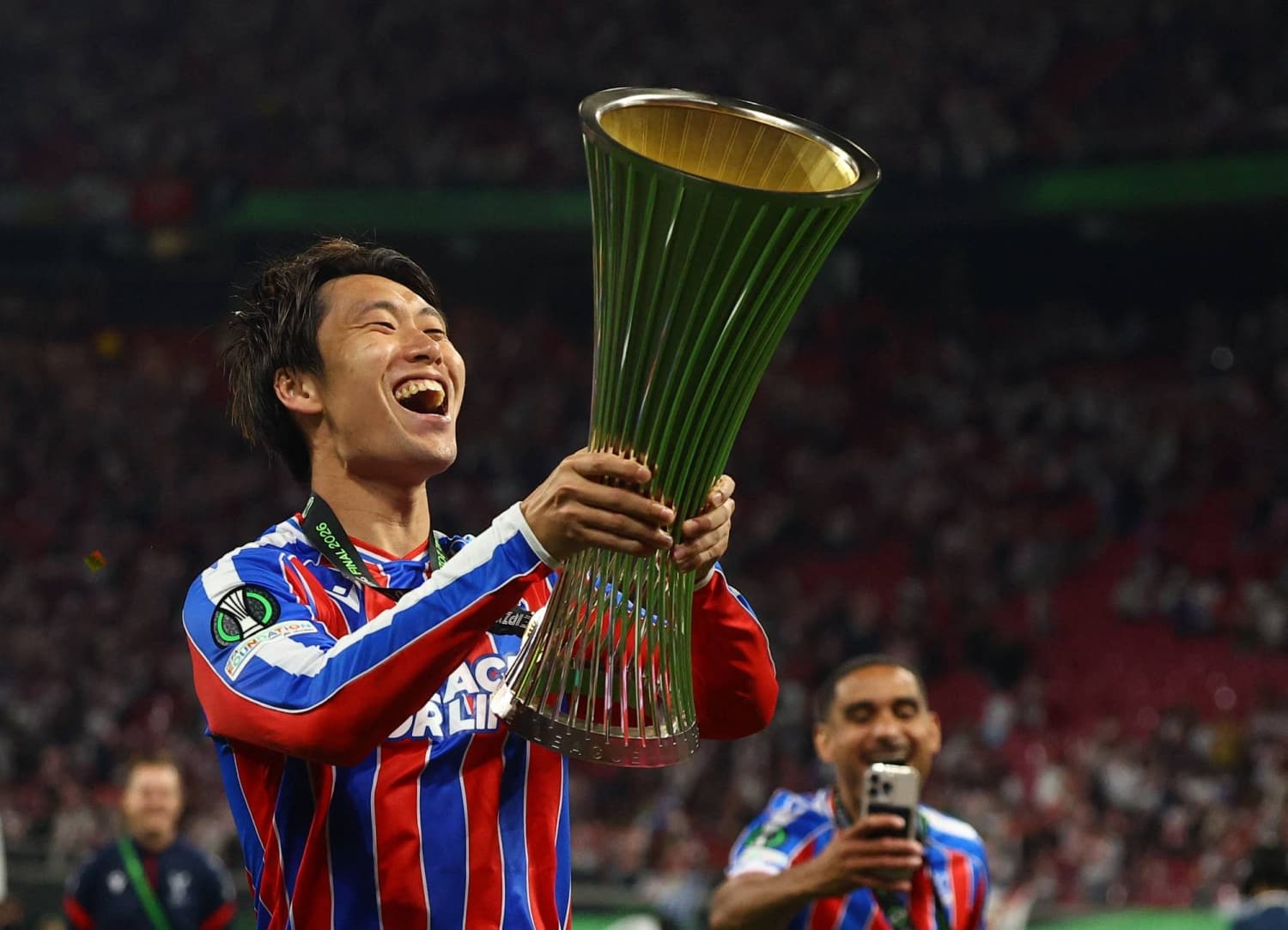 Daichi Kamada signs contract with Crystal Palace following World Cup performance