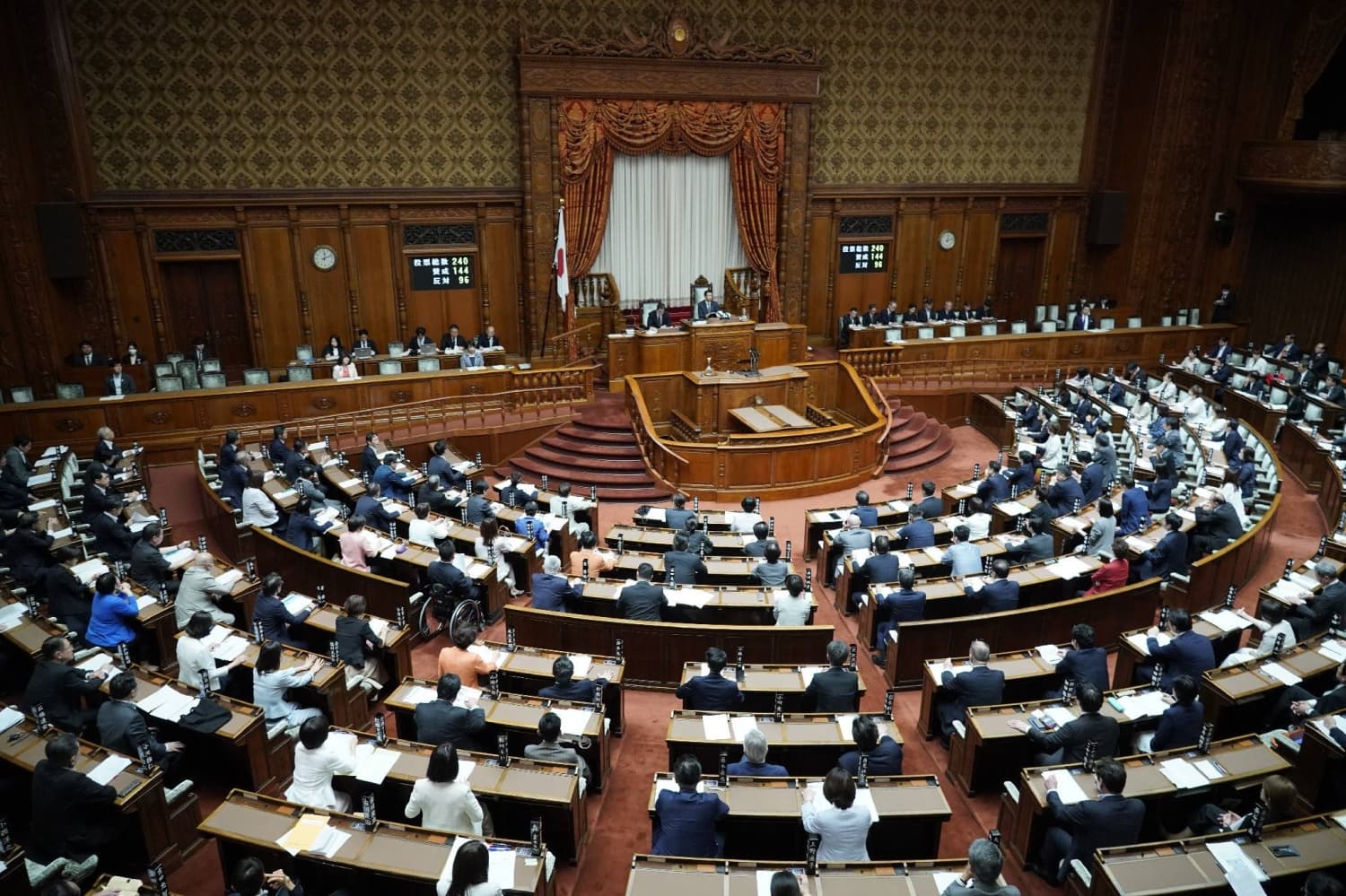 Almost 150 Japanese Scholars Oppose Legislation Against Flag Desecration