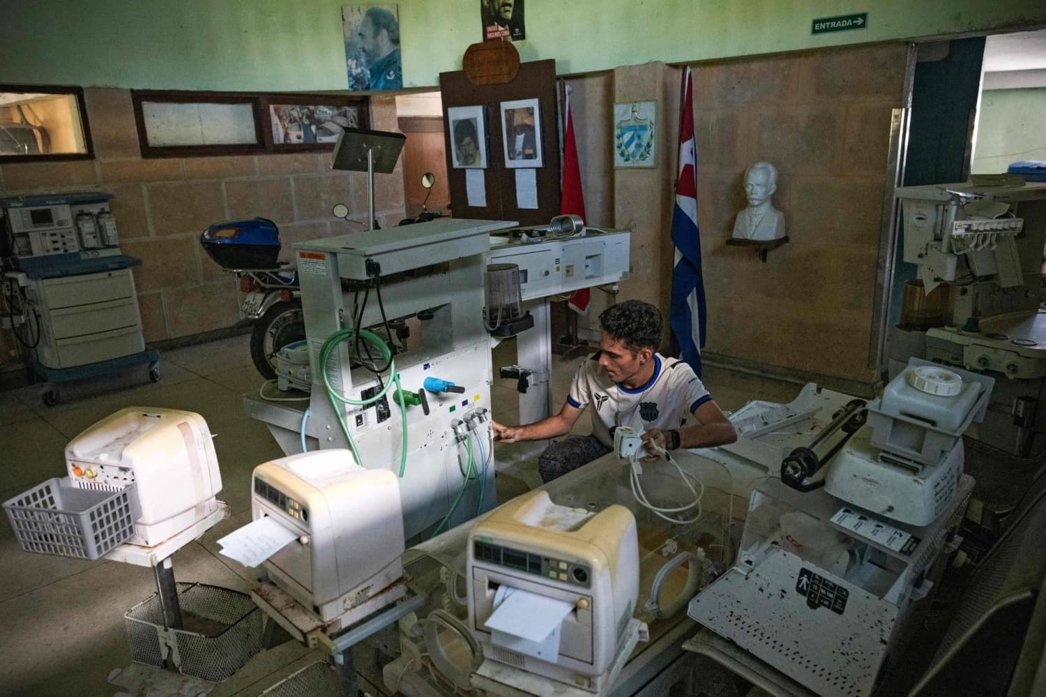 Cuba's Health System Faces Crisis Amid Sanctions and Energy Shortages