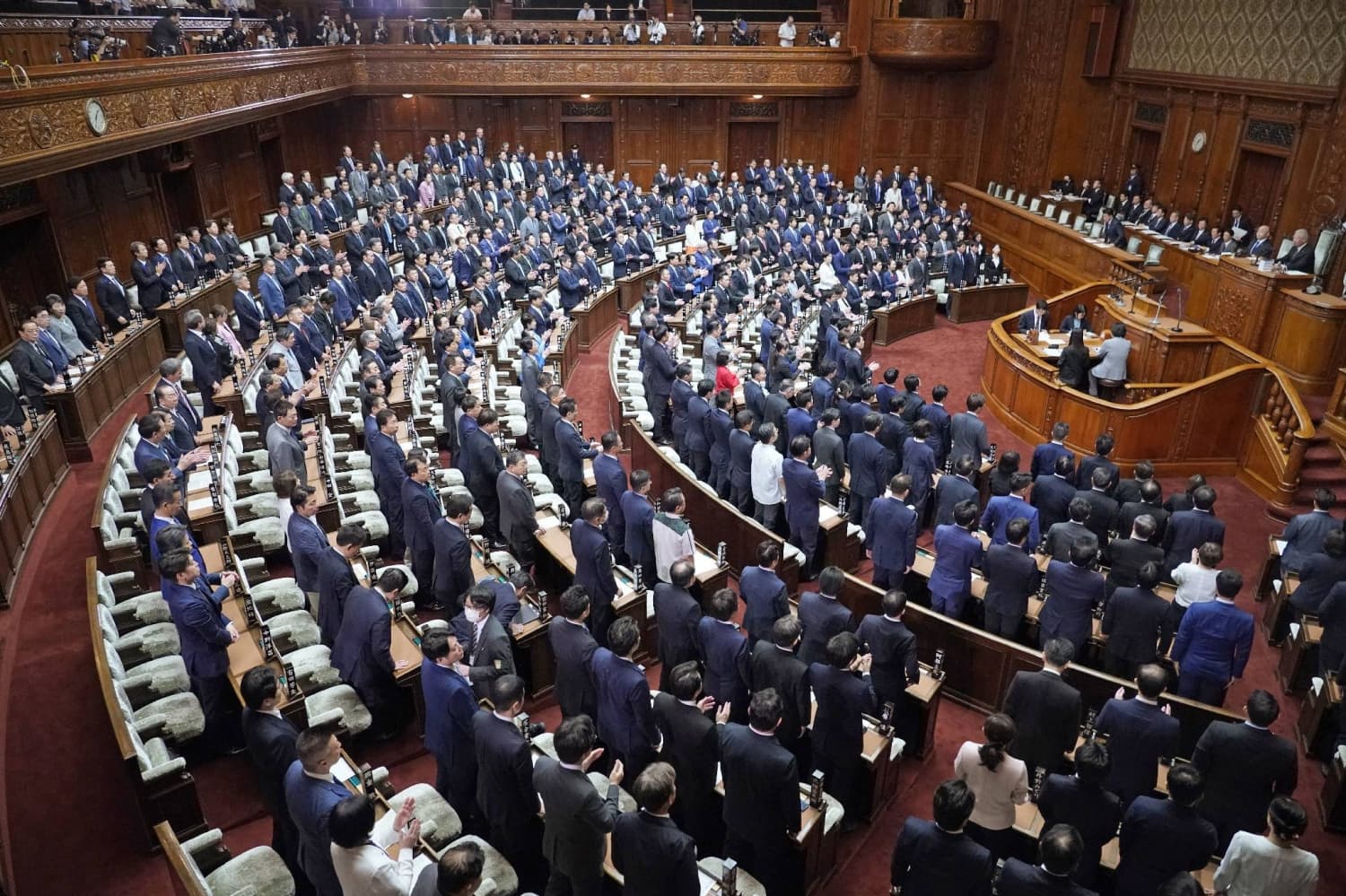Legislation to Preserve Imperial Family Advances in Lower House