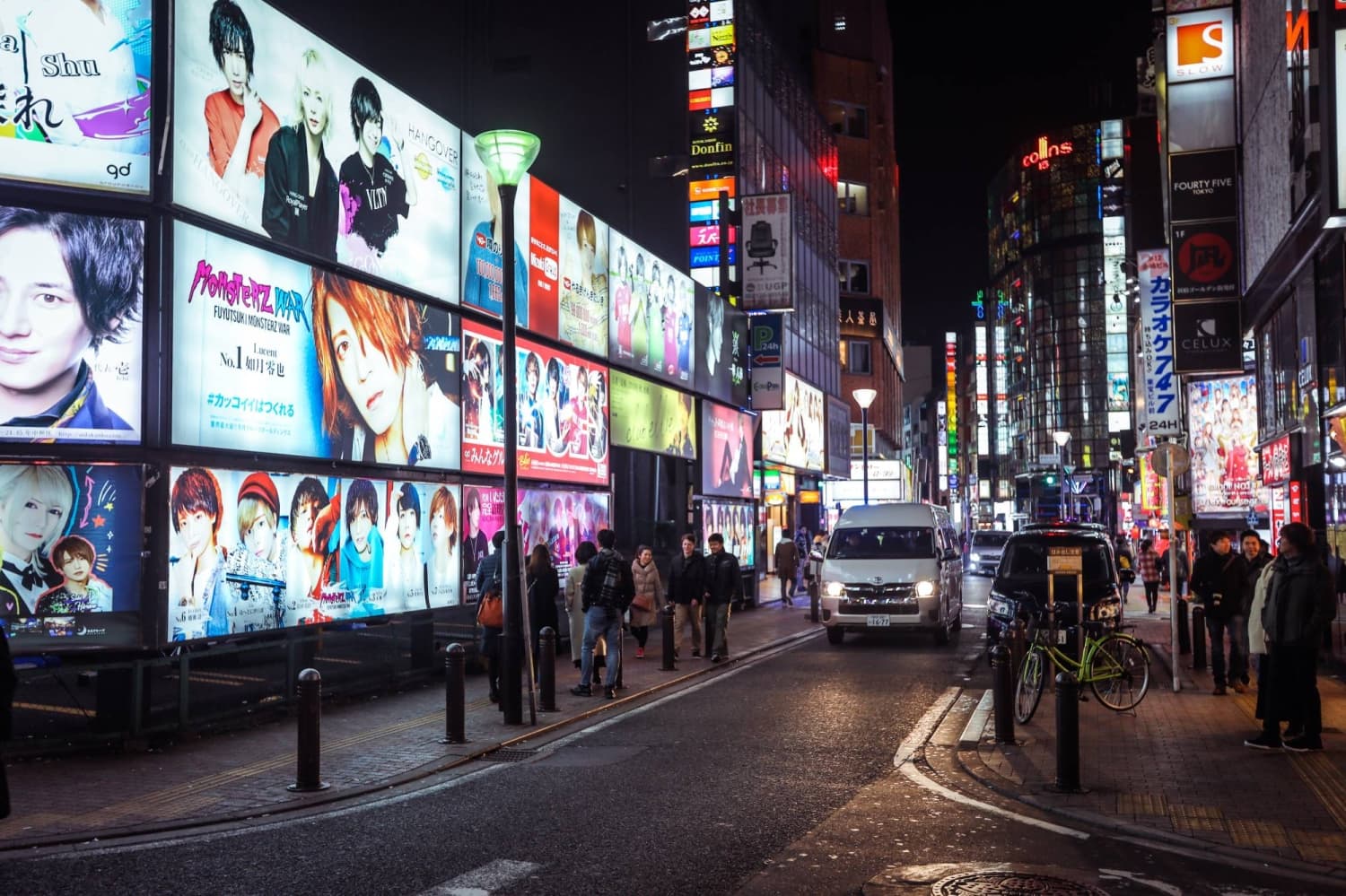 Tokyo Bars Shift Back to Cash Payments Following Credit Processor Bankruptcy
