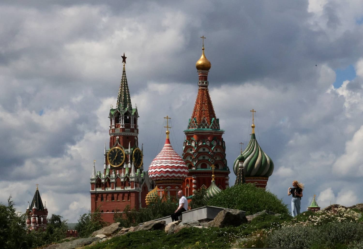 EU Unable to Implement Russian Sanctions and Oil Price Cap Freeze