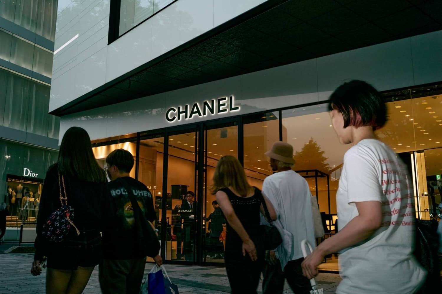 Young Japanese Capitalizing on AI Boom Showcase Wealth Through Luxury Purchases