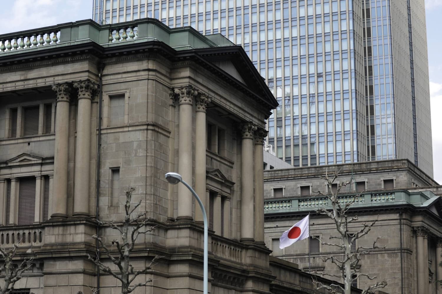 Deutsche Bank Indicates Japan May Shift Focus to Yield Management