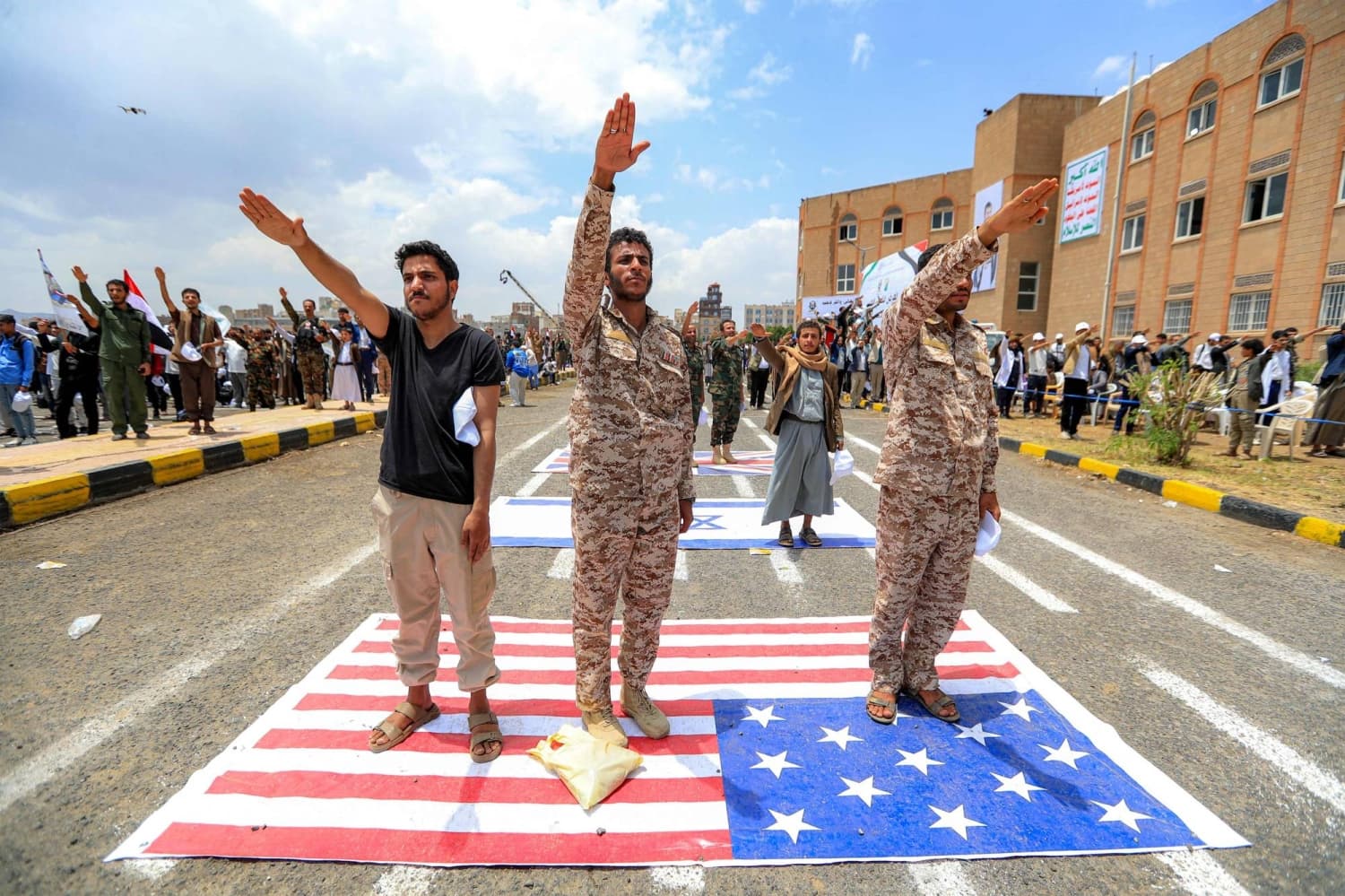 Yemeni FM: Houthis seek to replicate Iran's control over Hormuz in Red Sea