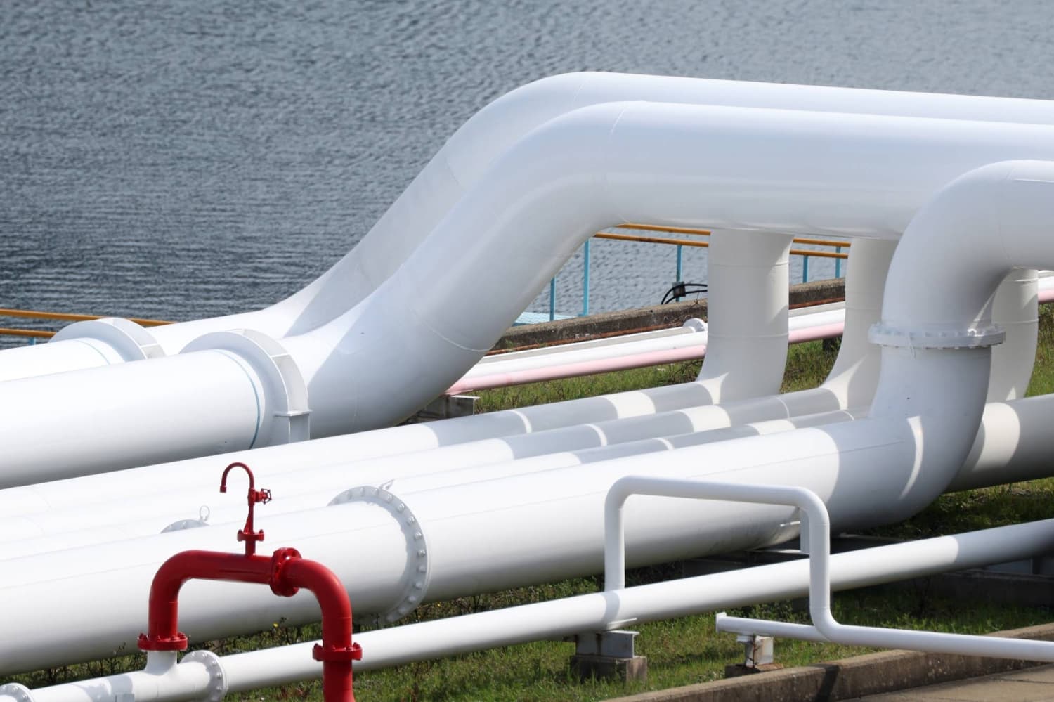 Tokyo to Enhance Financial Support for Overseas Oil Pipeline Projects