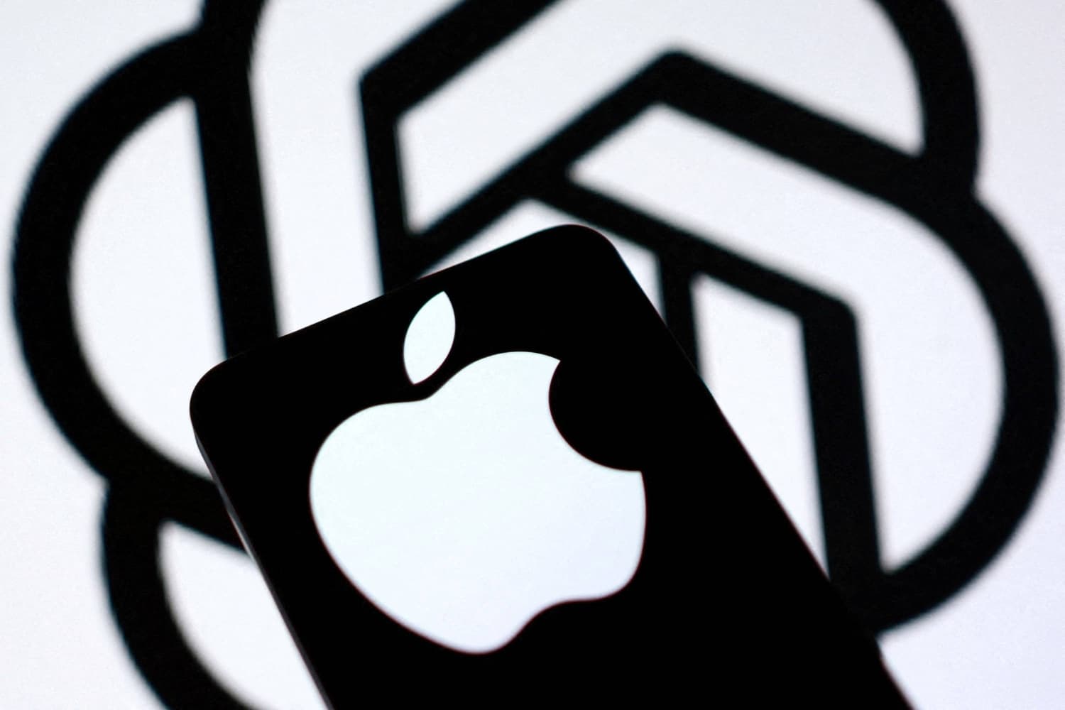 ChatGPT Gains Ability to Control iMessage, Raising Privacy Concerns for Apple Users