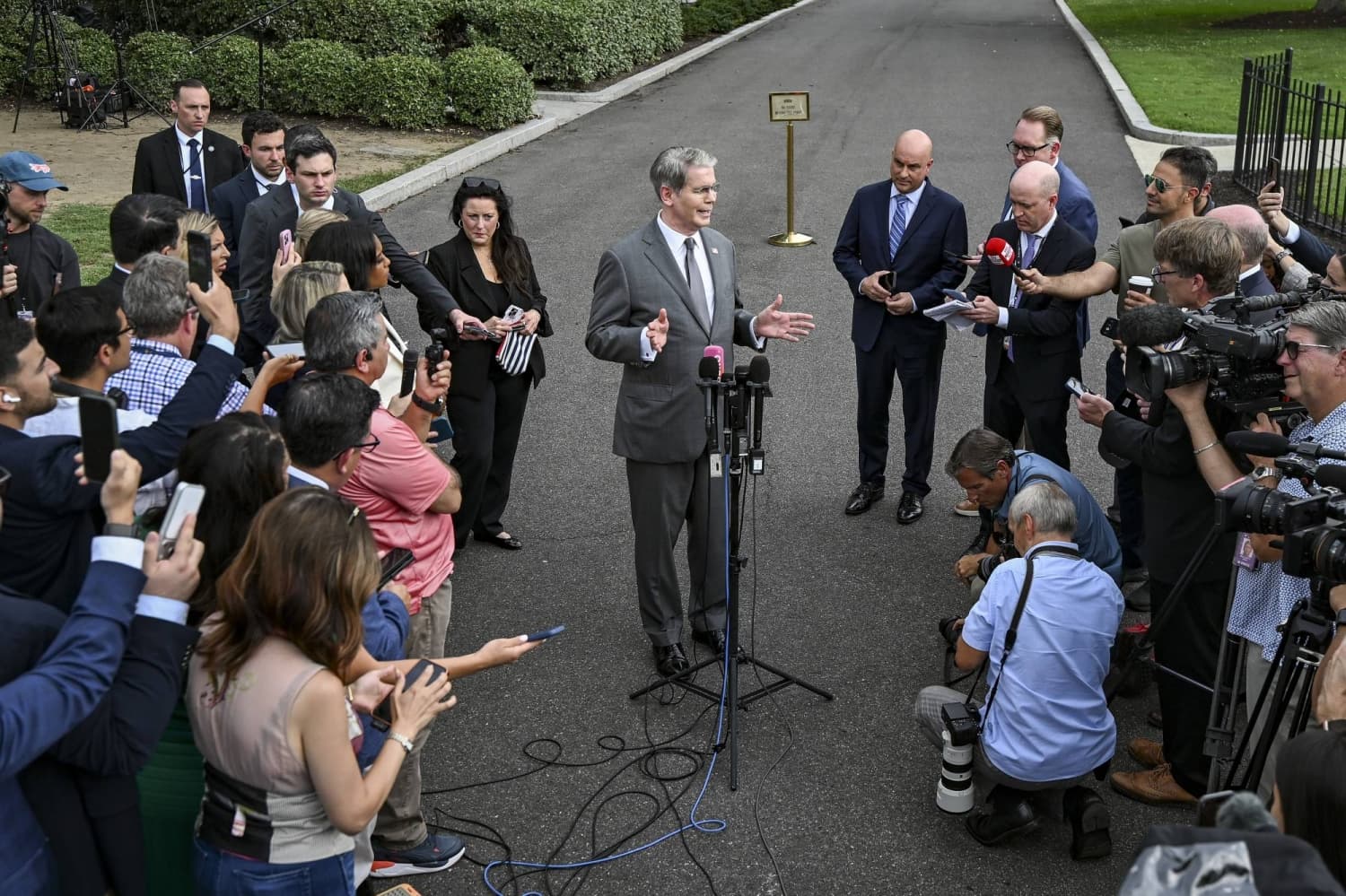 U.S. and Iran Maintain Tense Rhetoric Amid Upcoming Sanctions