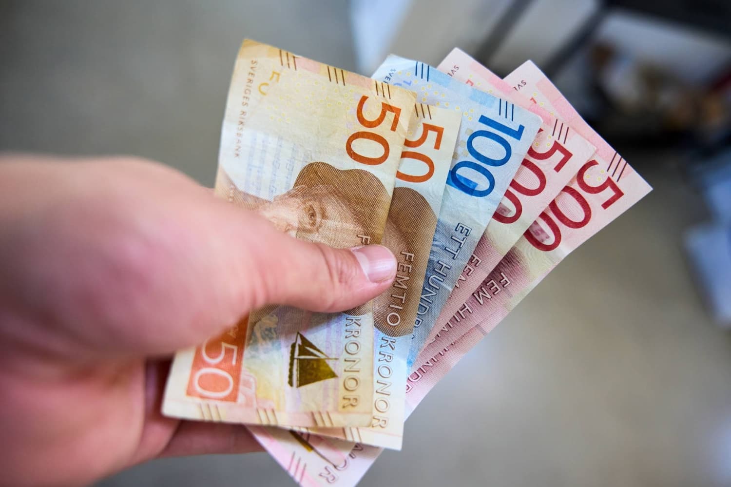 Investors Shift Focus to Franc and Krona as Yen's Funding Appeal Declines