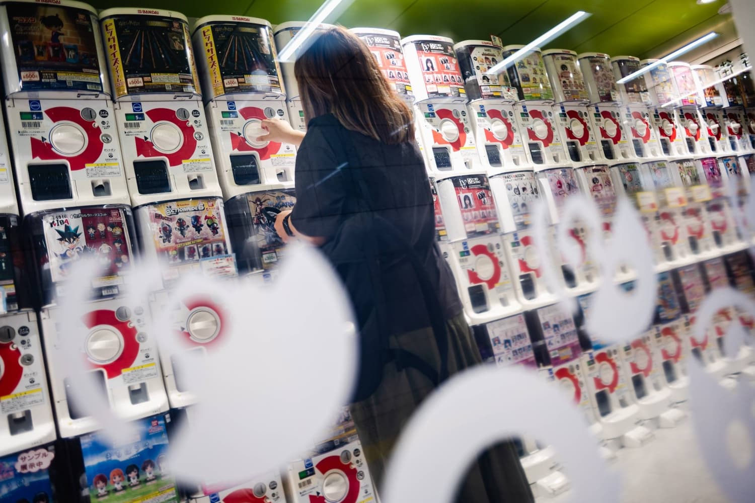 Exploring Japan's Capsule Toy Culture: Language and Rituals Behind the Obsession