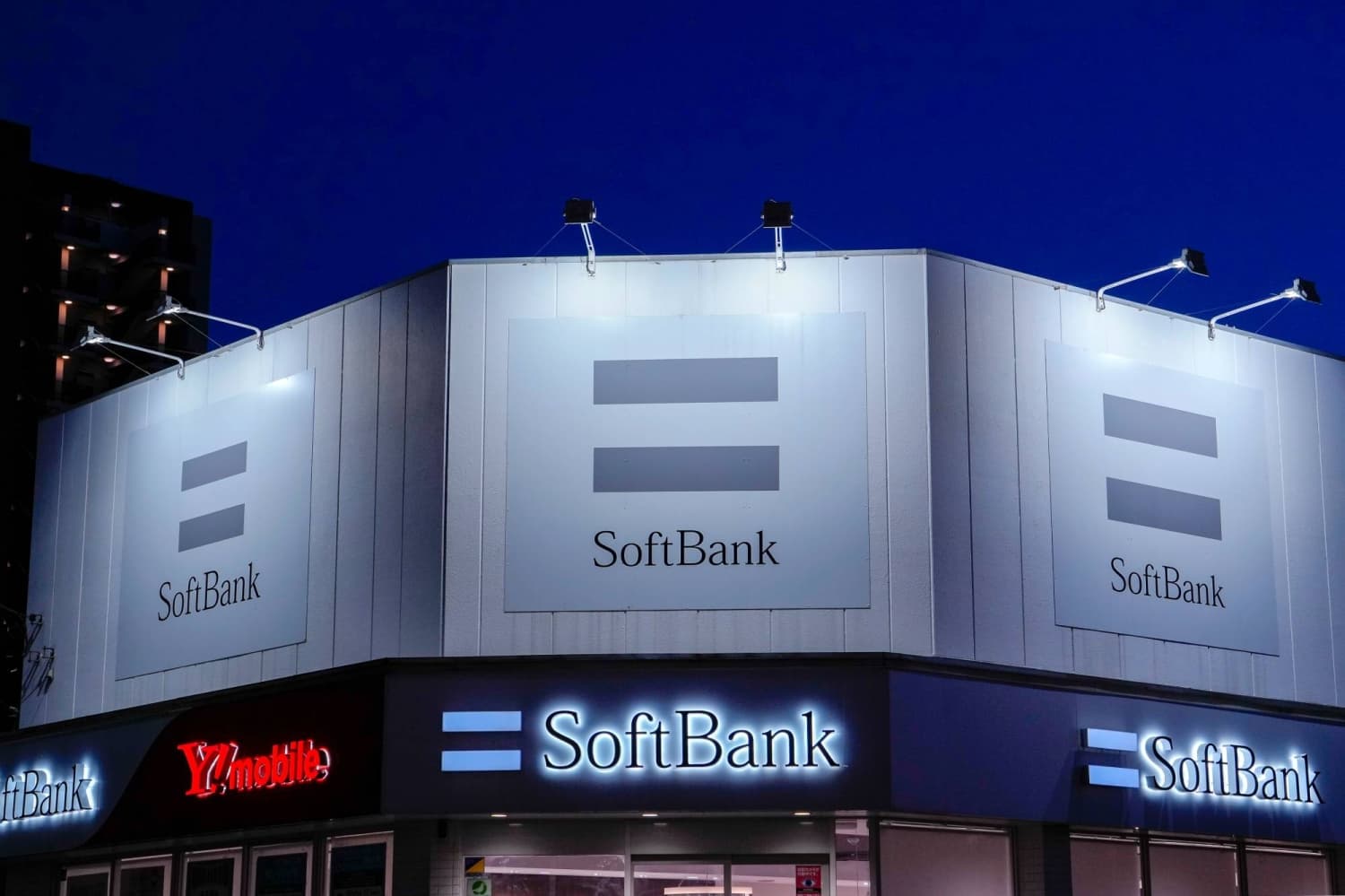 SoftBank Secures Record Yields on Junk Bonds to Support OpenAI Initiatives