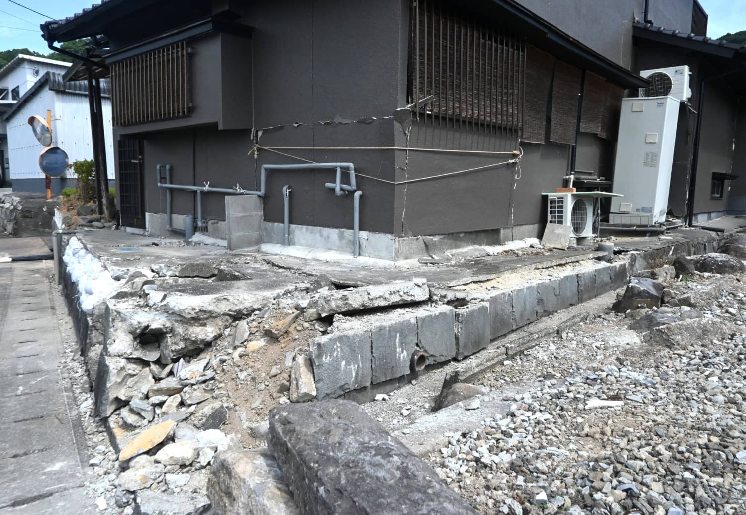 Imperial Couple to Visit Kumamoto Areas Affected by Recent Earthquake
