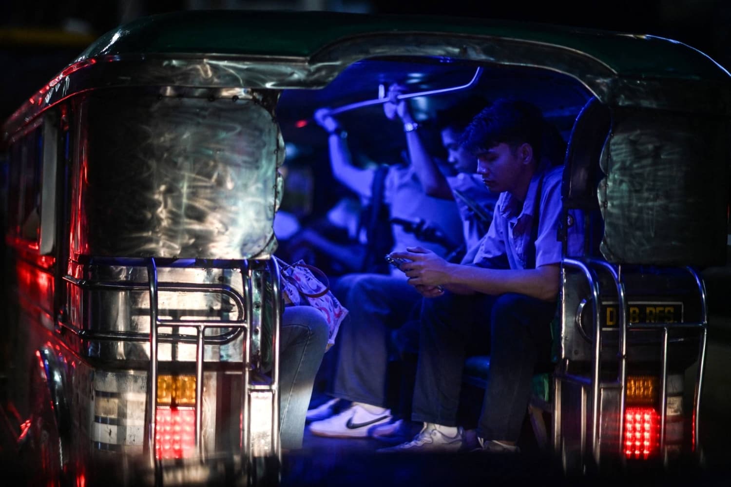 Philippine Lower House Passes Bill to Limit Minors' Access to Social Media