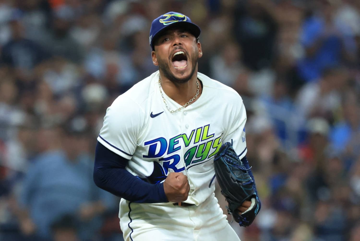 Rays capitalize on error to defeat Guardians 3-1, evening the series
