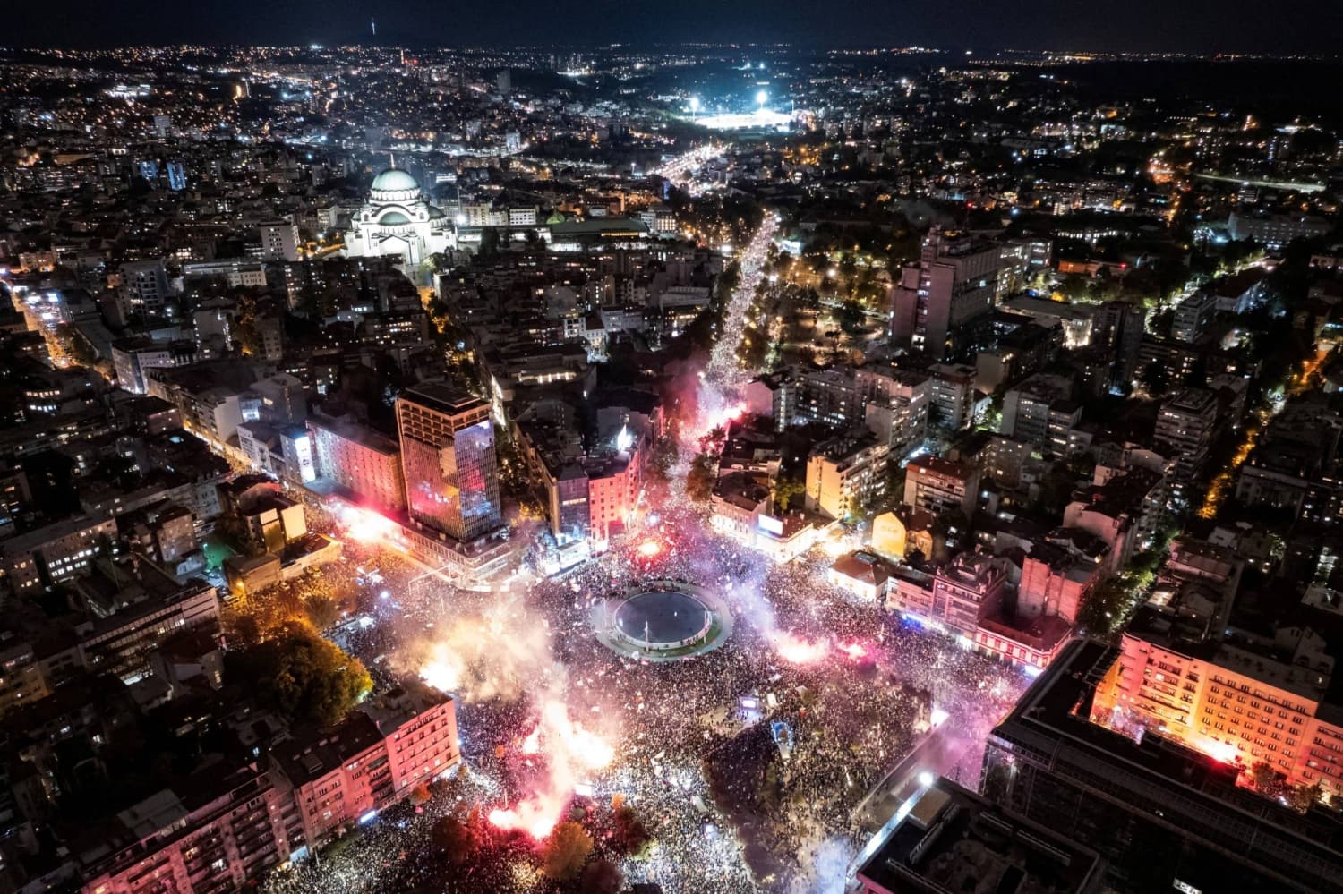 Approximately 150,000 People Gather in Belgrade Ahead of Key Serbian Elections