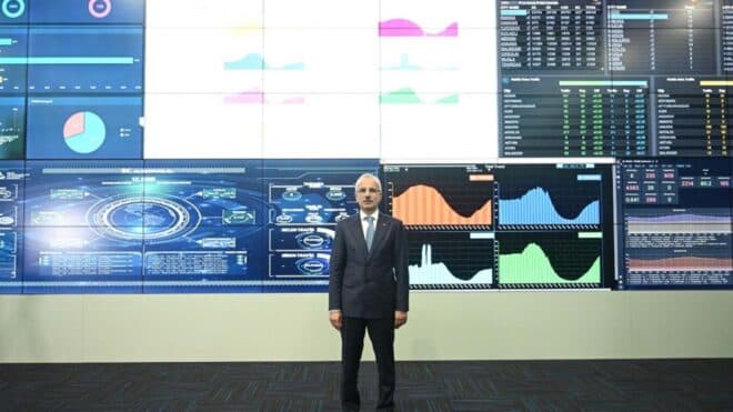 Ulaştırma ve Altyapı Bakanı: "Fiber ağımız Dünya’nın çevresini 16 kez dolaşacak uzunluğa erişti."