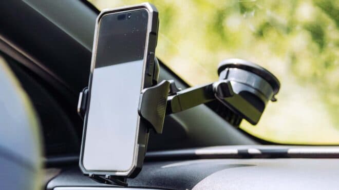 Araçların ön camına tutucu ile telefon konumlandıranlara 21 bin TL ceza kesileceği iddia ediliyor